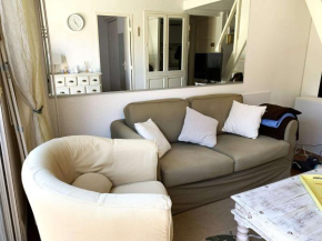 Charmant T2 Mezzanine Climatisé, 4 Pers avec Terrasse et Parking - Proche Plages et Commerces - FR-1-607-134